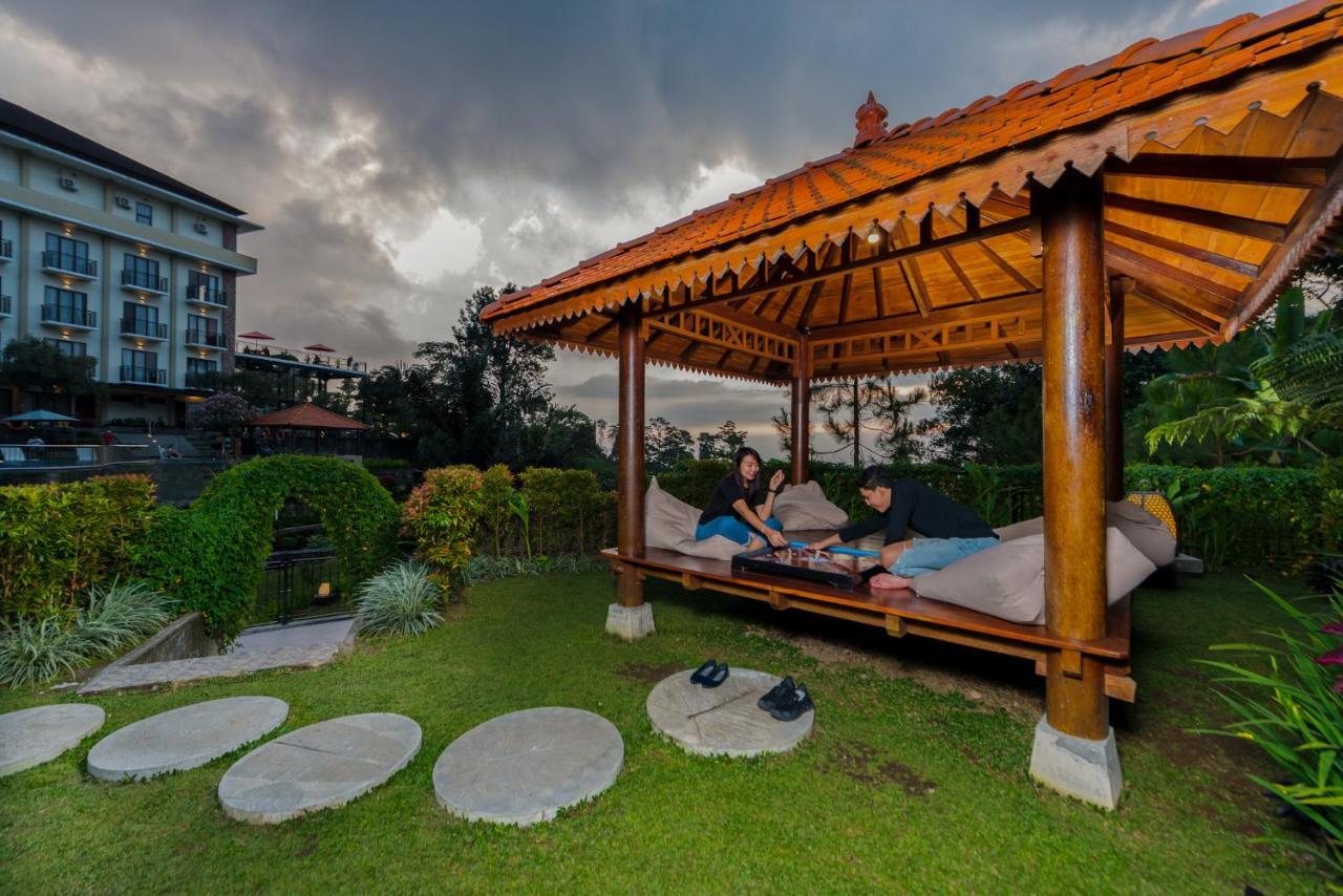 Nava Hotel Tawangmangu Extérieur photo