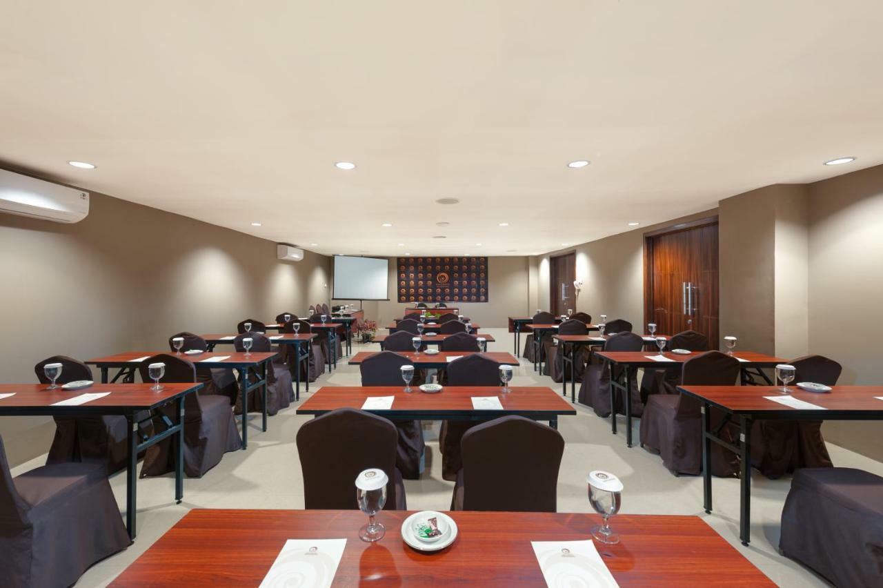 Nava Hotel Tawangmangu Extérieur photo